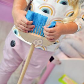 TOOKY-TOY-Wooden-Cleaning-Set-for-Children-6-pcs-2