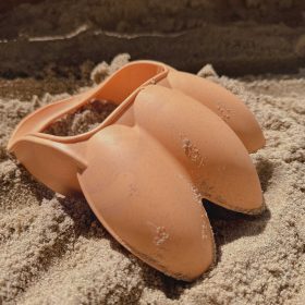 WOOPIE-GREEN-Claw-Sand-Scoop-BIODEGRADABLE-ORGANIC-MATERIAL-3